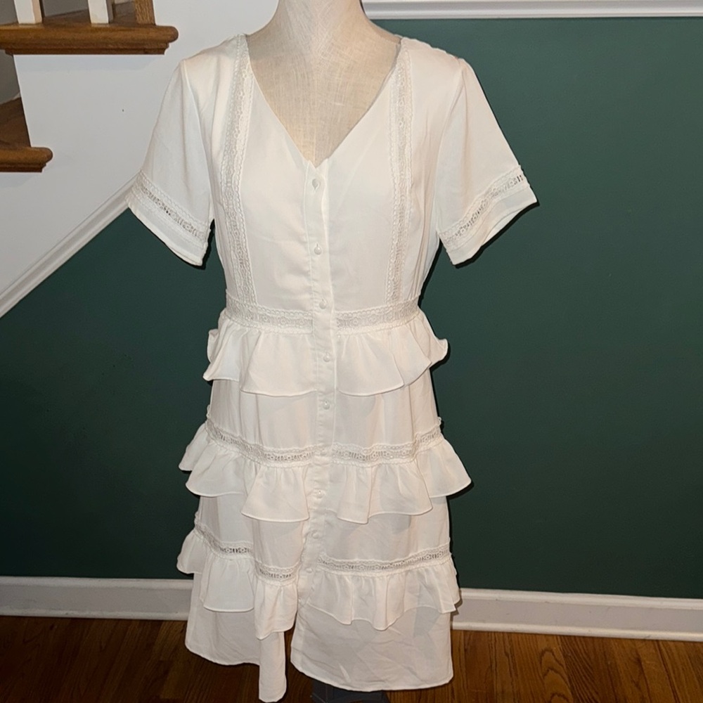 JessaKae White Ruffled Tiered dress size Large.‎ NWT